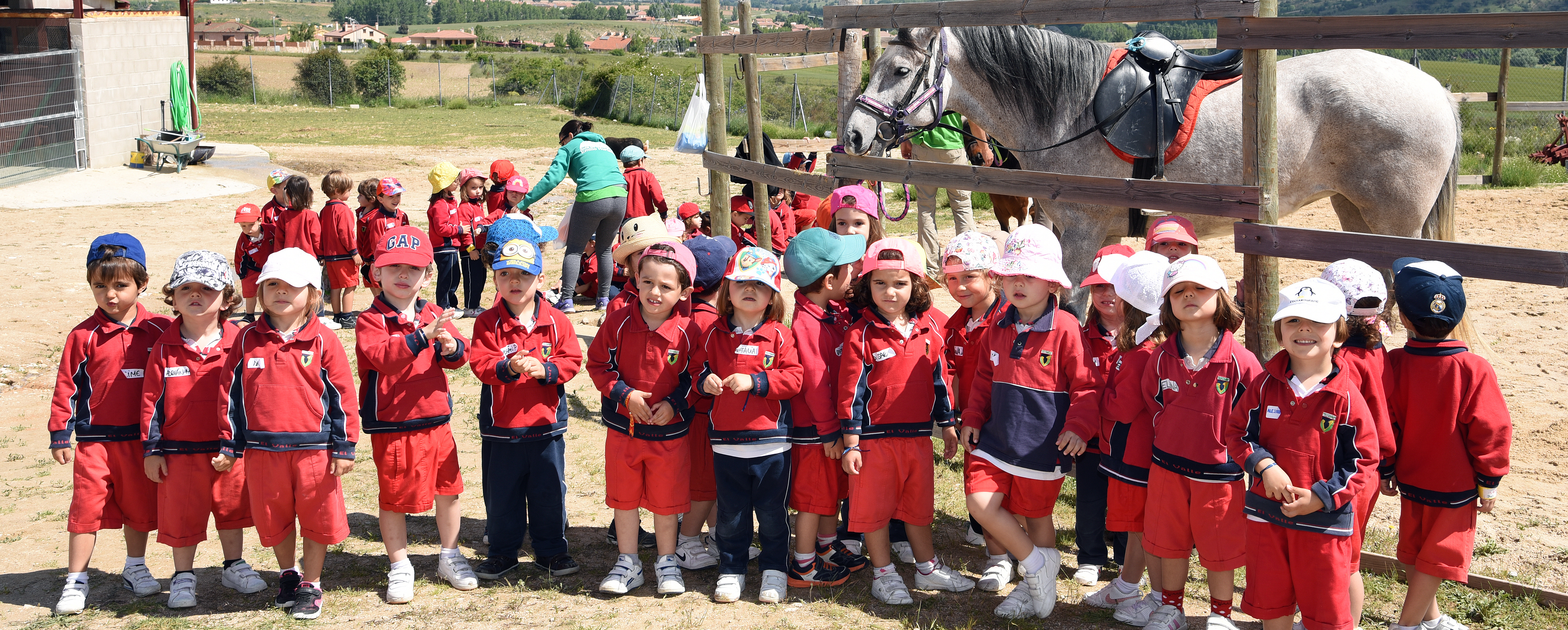 Fotografía de alumnos de Ed. Infantil de Colegios El Valle visitando el aula de Naturaleza Emilio Hurtado.