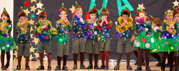 fotografía de alumnos de educación infantil en los festivales de navidad
